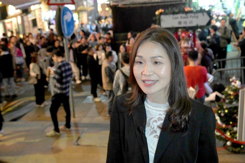 2026世界杯凌晨开打，球迷熬夜看球，酒吧生意难爆红