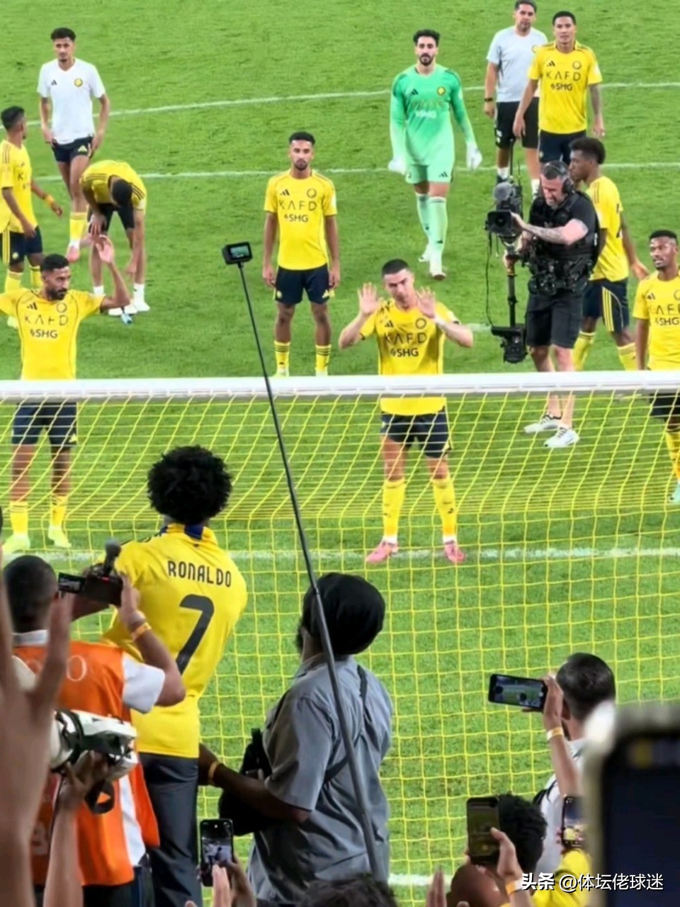 C罗连续六届世界杯进球 甲亢哥看台疯狂庆祝 C罗41岁世俱杯助威Speed_world cup 2026